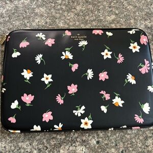 Kate Spade ♠️ Laptop sleeve (like new) to big for my laptop 💻